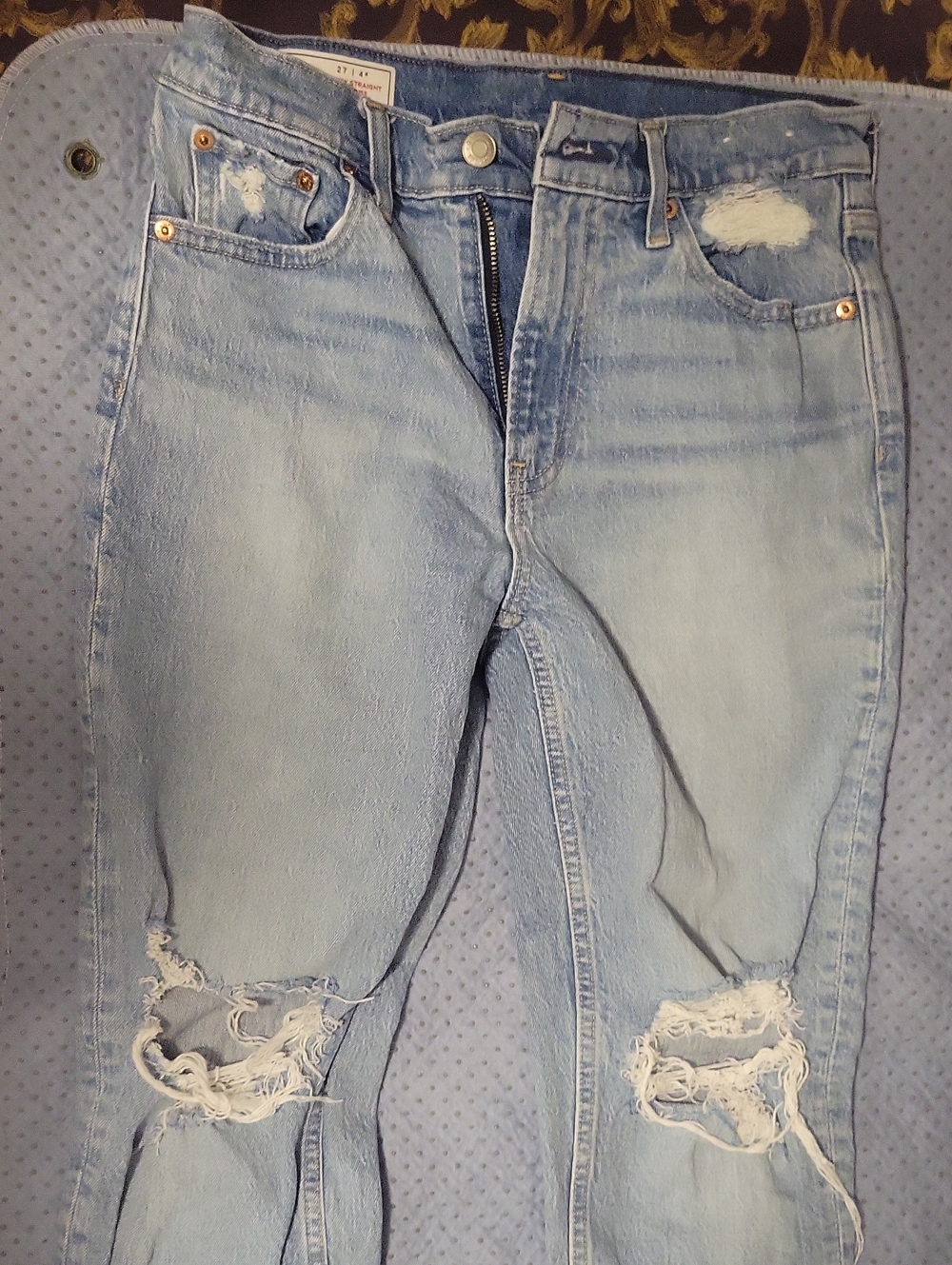 Gap Size 27/4 Light Wash Distressed Skinny Jeans